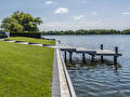 Grote tuin aan het water